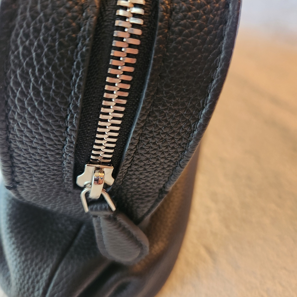 Elegant Black Genuine Leather Handbag. No Logo. - Picture 3 of 5